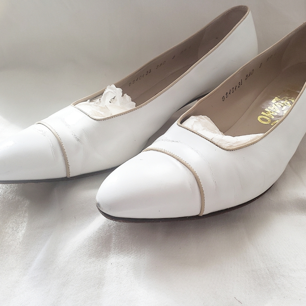 Feragamo Vintage White Leather Kitten Heel Pump